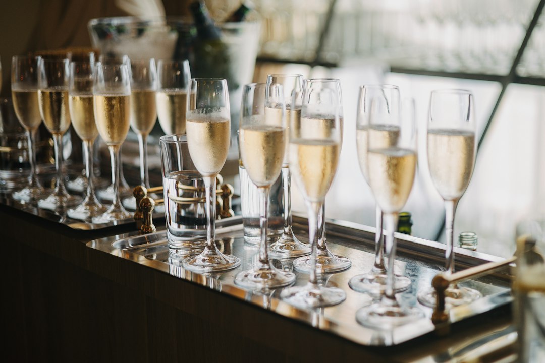 Hoe bewaar je champagne? Temperatuur, positie en meer