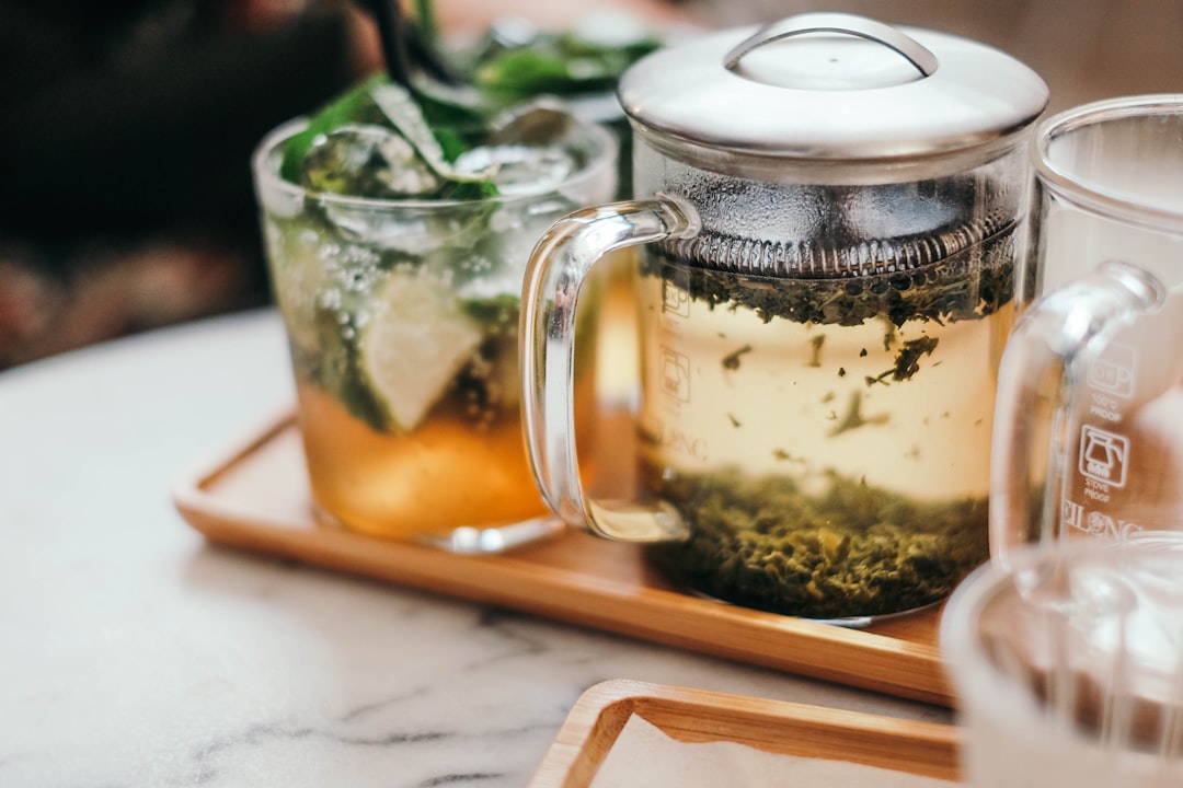 Sparkling tea alcoholvrij: wat het is en waar je op let bij de keuze